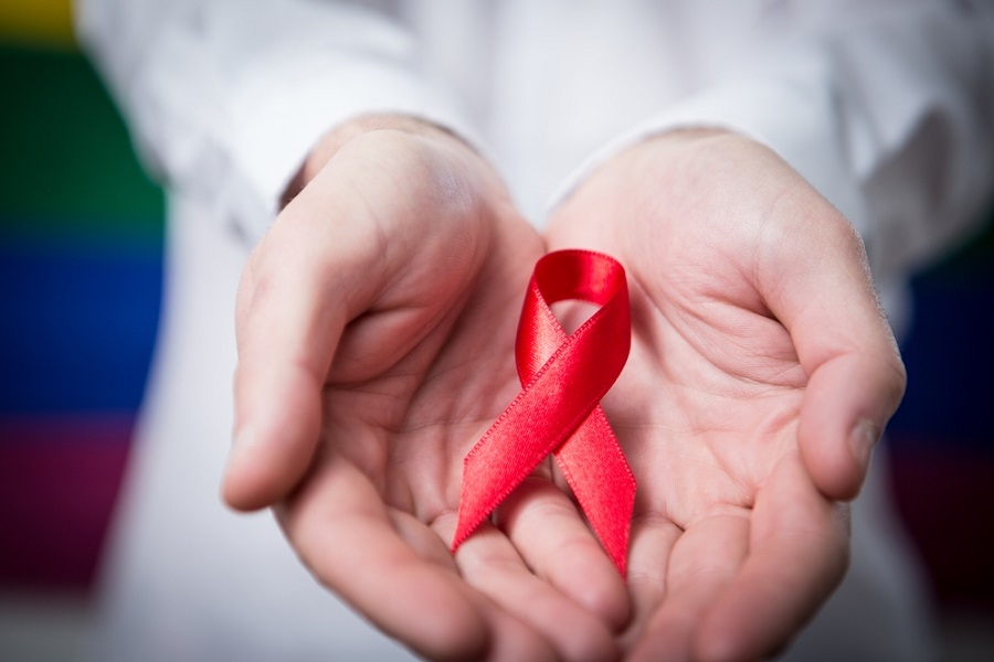 AIDS: Τα κρούσματα μειώνονται αλλά η επιδημία εξελίσσεται