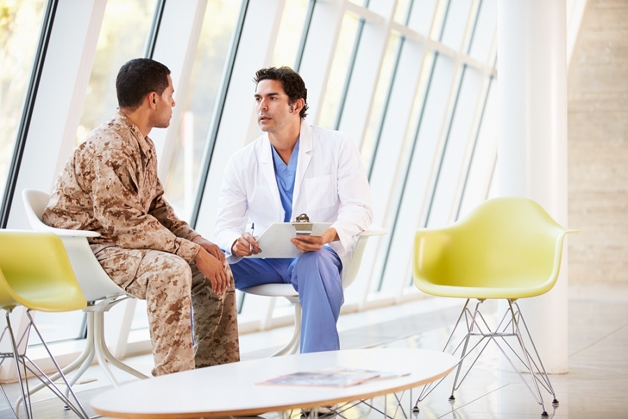 «Διπλό» πλαφόν στη συνταγογράφηση των στρατιωτικών ιατρών