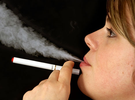 Δηλητηρίαση! Πόσο επικίνδυνο είναι τελικά το ηλεκτρονικό τσιγάρο;