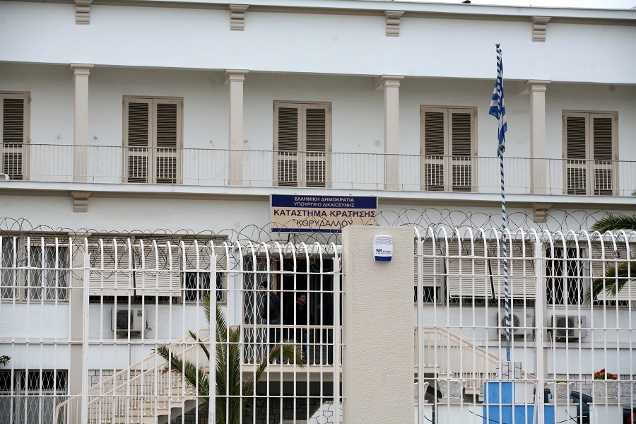 Εξευτελιστικές διαδικασίες εξέτασης και νοσηλείας των απεργών πείνας στον Κορυδαλλό