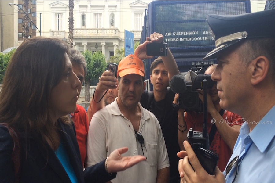 Ζωή Κωνσταντοπούλου προς υπέρασπιση των διαδηλωτών Υγειονομικών. Το Video και οχι μόνο....