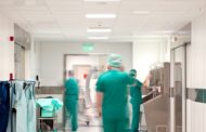 Πλεύρης: Τι θα γίνει με τους συμβασιούχους στα νοσοκομεία