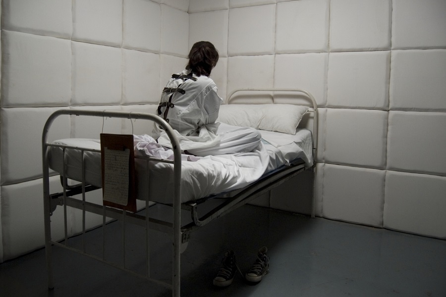 Ψυχιατρικά Νοσοκομεία: Κατ' εξακολούθηση παραβίαση των πρωτοκόλλων για την καθήλωση