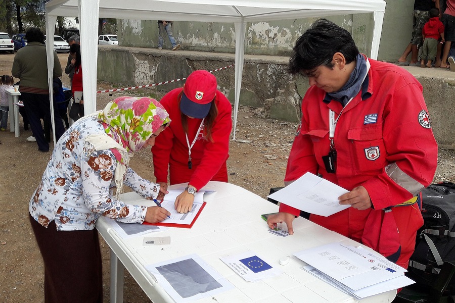 Πιλοτικό πρόγραμμα διάθεσης προπληρωμένων καρτών σε πρόσφυγες