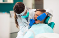 Οι οδοντίατροι ζητούν να εμβολιαστούν κατά προτεραιότητα
