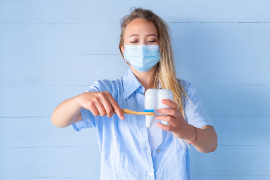 Οδοντίατροι: Προσοχή στη στοματική υγεία πίσω από την μάσκα