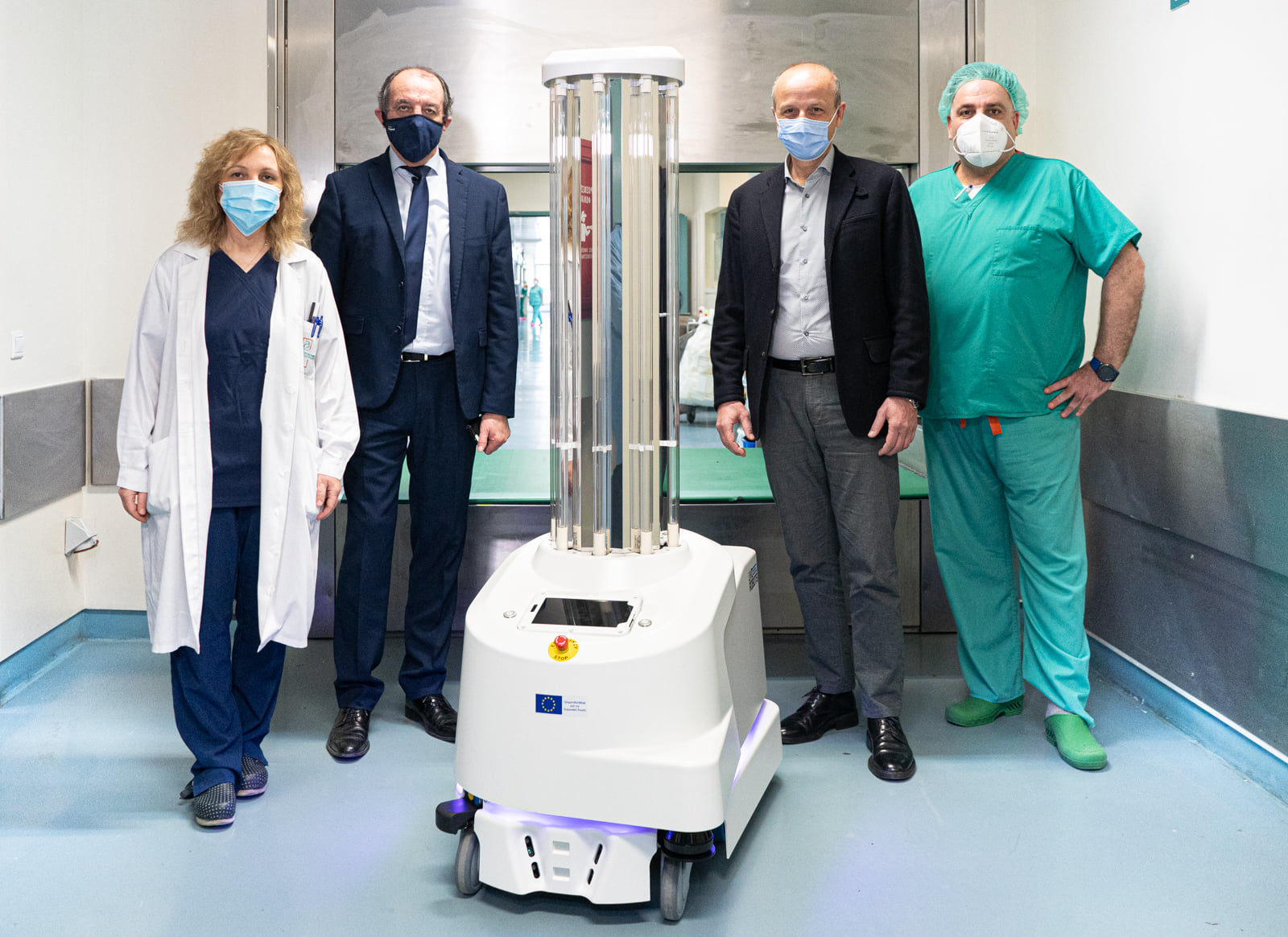 Με υπεριώδη ακτινοβολία απολυμαίνει ρομπότ στο νοσοκομείο Παπαγεωργίου