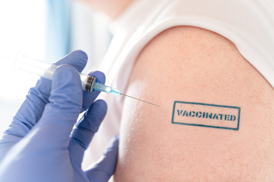 Σύγκριση παρενεργειών εμβολιασμού με τις επιπλοκές νόσησης-Νέα μελέτη