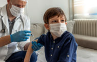 Εμβόλιο έναντι της COVID-19: Γιατί είναι ασφαλές για τα παιδιά και τους εφήβους