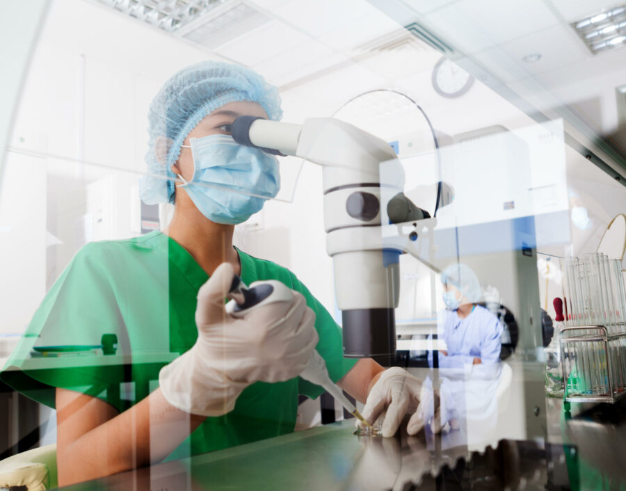 Η Bayer χρηματοδοτεί μονάδα παραγωγής θεραπειών με βλαστοκύτταρα