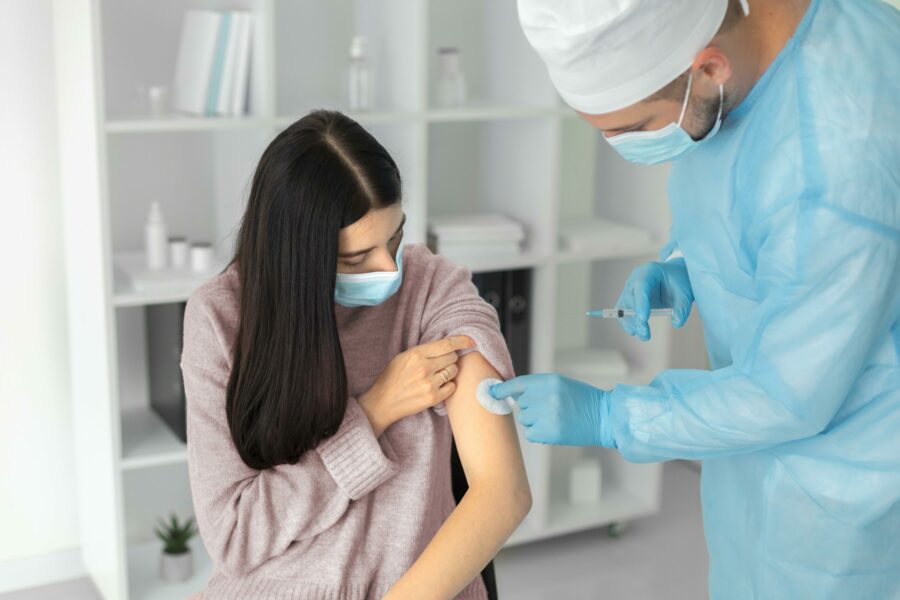 Covid: Εγκρίθηκε νέο εμβόλιο κατά της Omicron στις ΗΠΑ