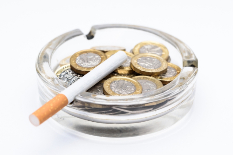 Αστρονομικό το κόστος από το κάπνισμα-Μειώστε τη φορολόγηση στα νέα προϊόντα λένε οι ειδικοί