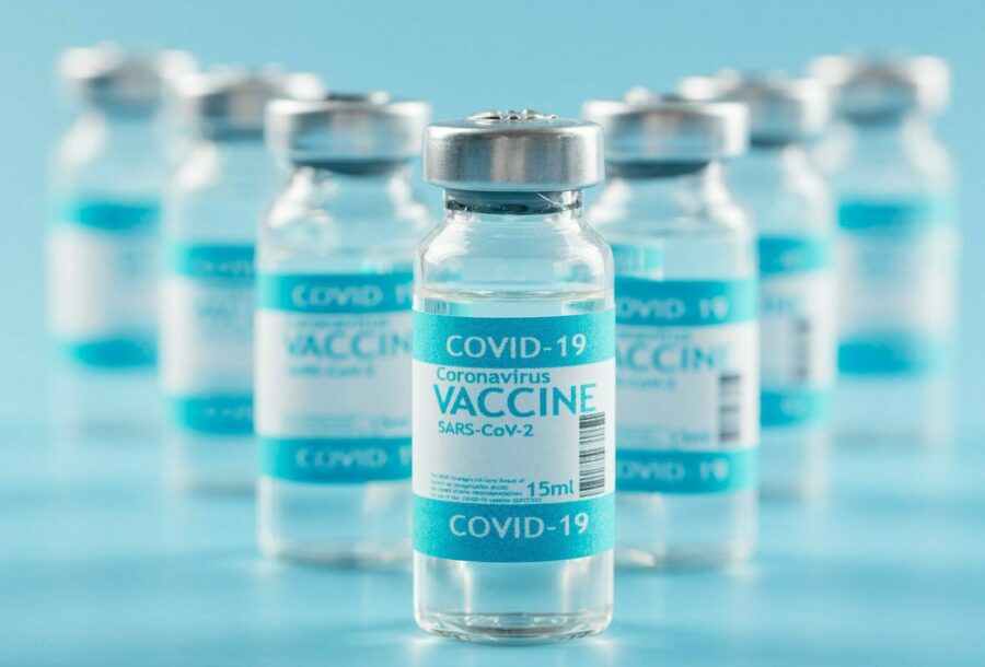 Υψηλότερη η αποτελεσματικότητα του δισθενούς εμβολίου έναντι σοβαρής λοίμωξης από Covid-19   