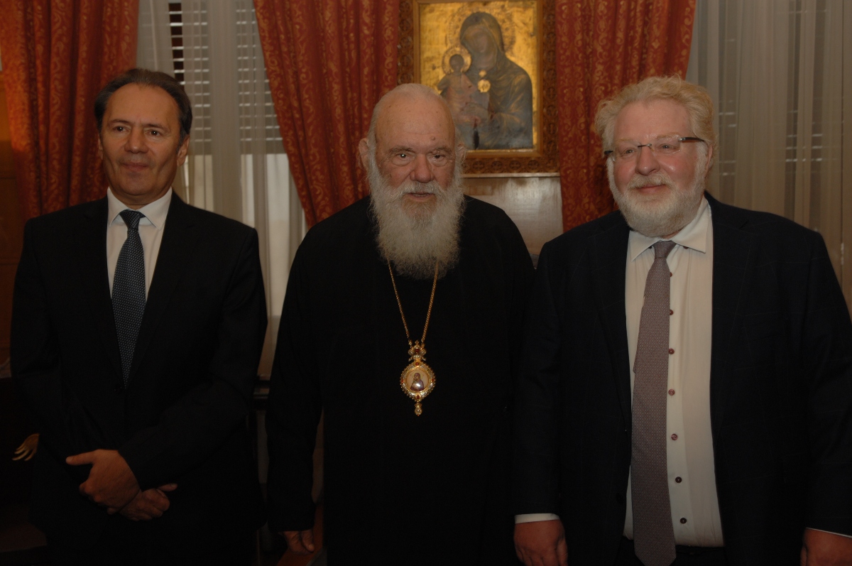 Η ελληνική φαρμακοβιομηχανία στηρίζει το έργο της Ιεράς Αρχιεπισκοπής Αθηνών