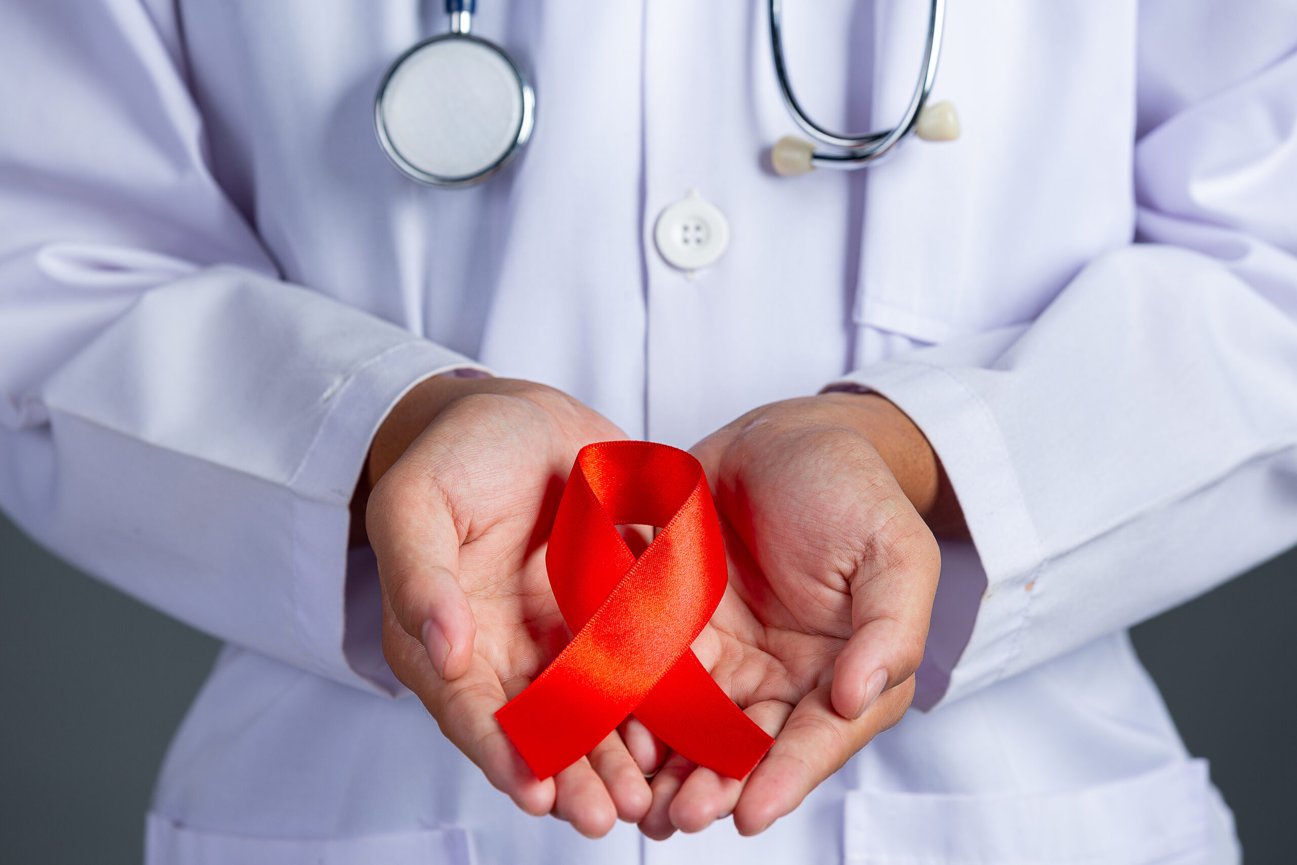 Πλεύρης: Πρόληψη και προστασία για άτομα με HIV
