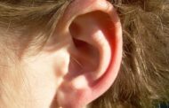 Προβλήματα στην ακοή προκαλεί ο COVID-19