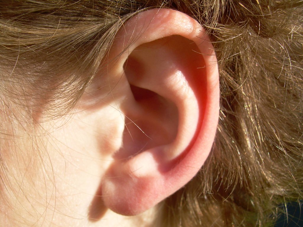 Προβλήματα στην ακοή προκαλεί ο COVID-19