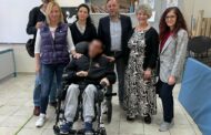Δωρεά αναπηρικού αμαξιδίου από τον Όμιλο ΠΡΟΣΥΦΑΠΕ